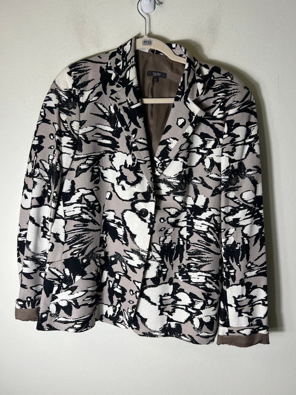 Zanella Black Gray White Floral JAcket Sz 12
